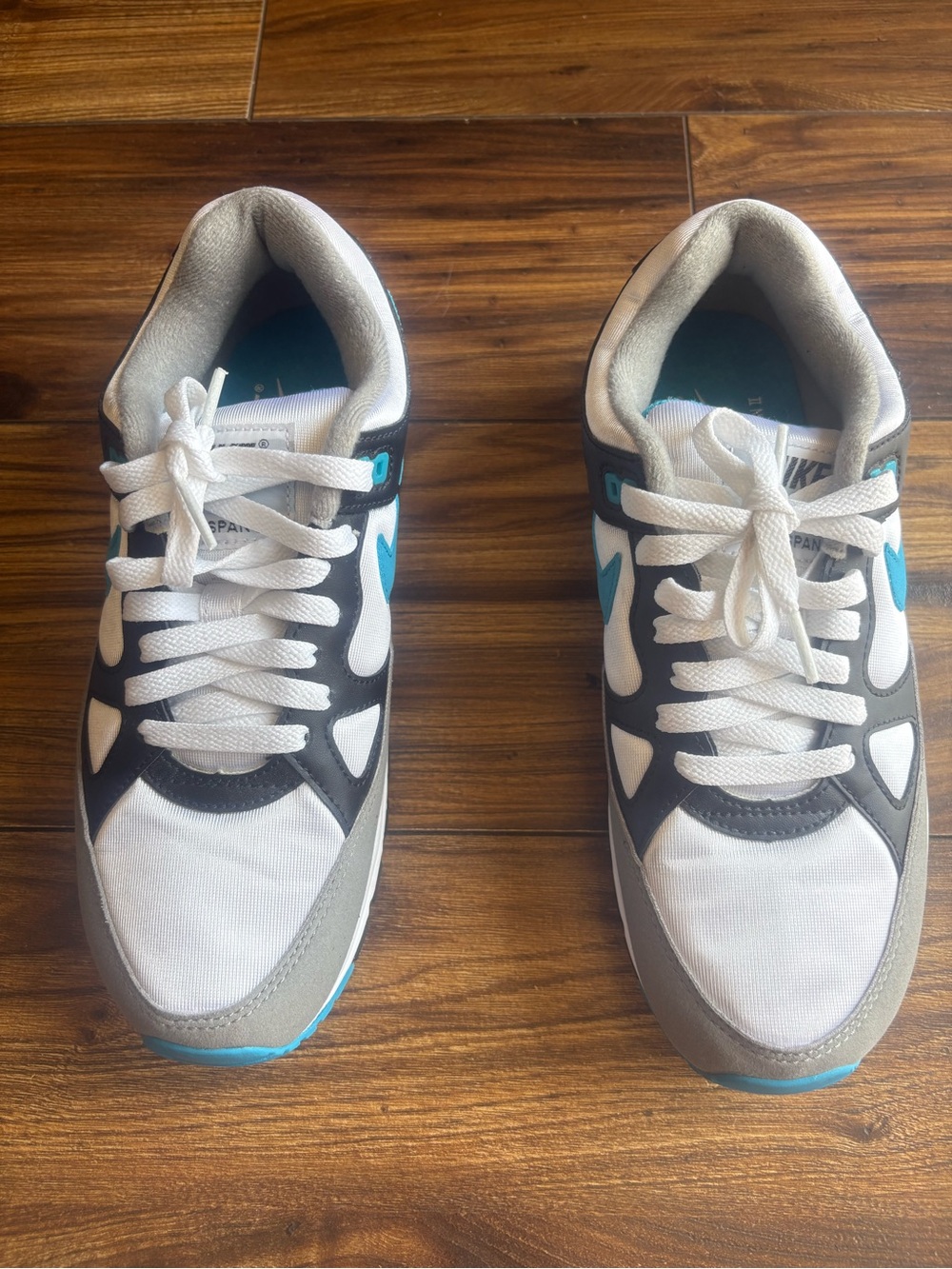 Nike Men’s White, Black & Teal Low-Top Sneakers